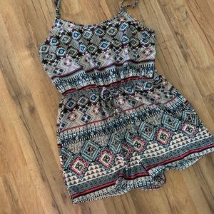 Adorable Aztec Design Romper balis